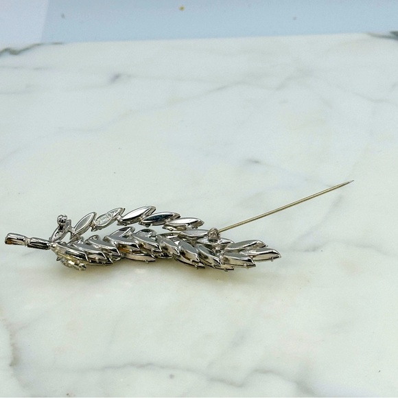 Vintage Regency Jewels Brooch Pin Signed Clear Facet Navette Rhinestone 50s 60s - Picture 6 of 10